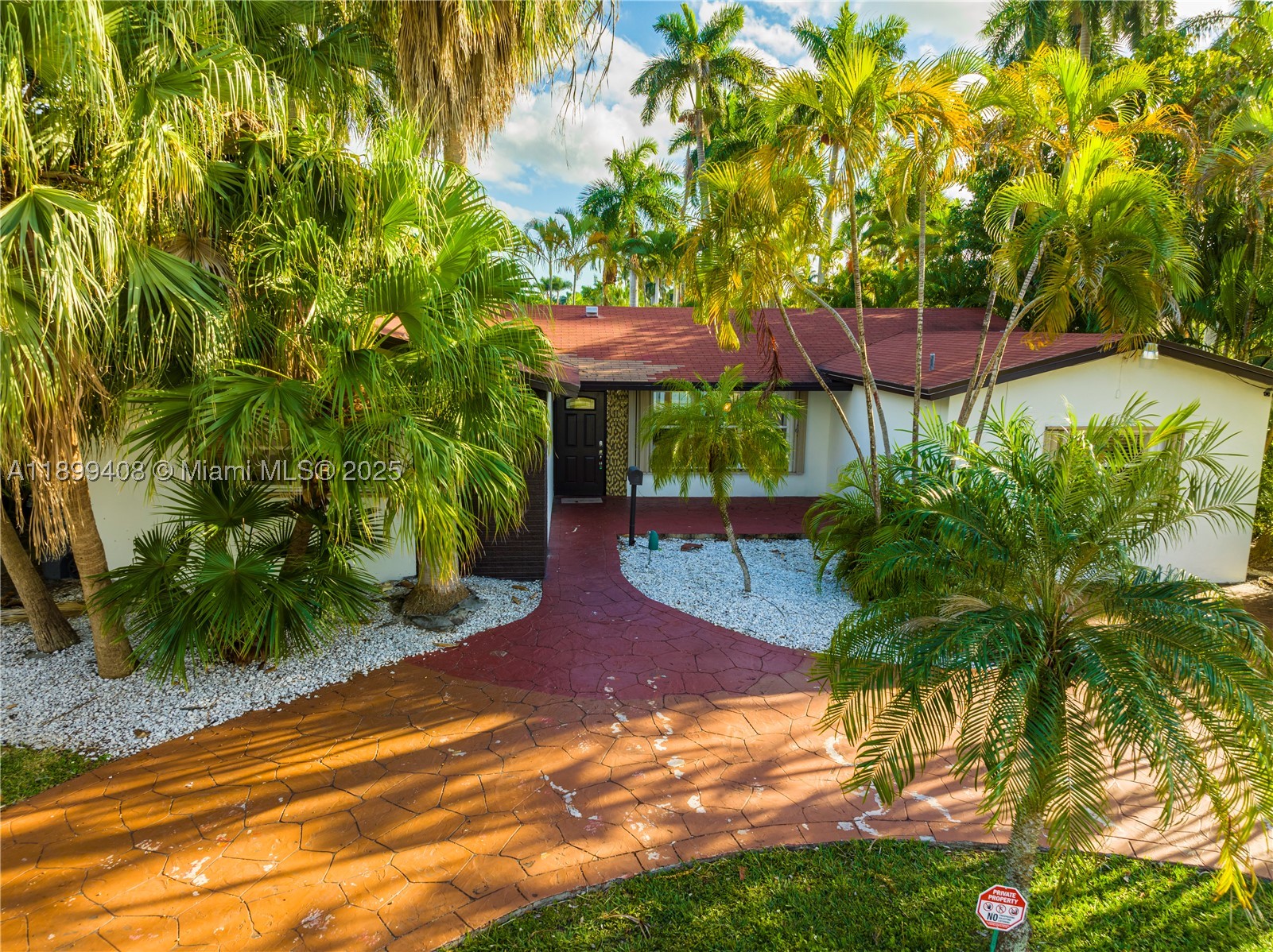 COUNTRY CLUB HOMES - Residential