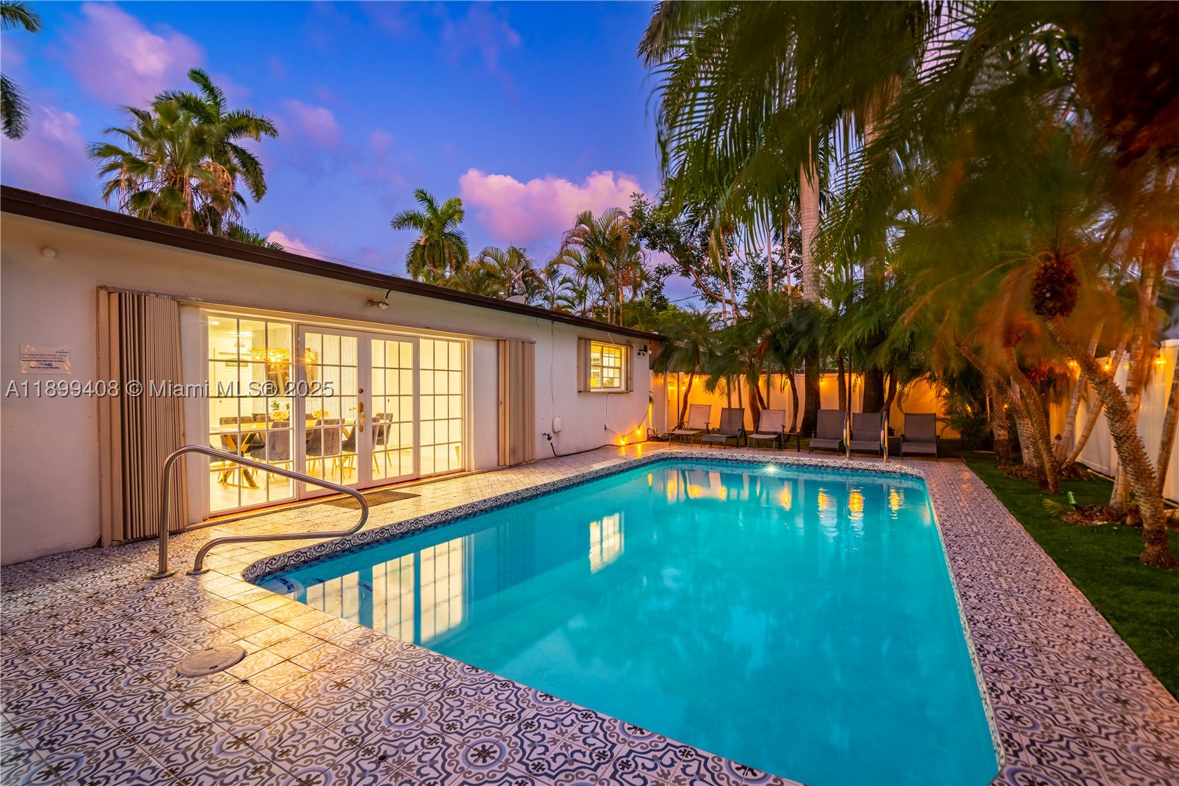 COUNTRY CLUB HOMES - Residential