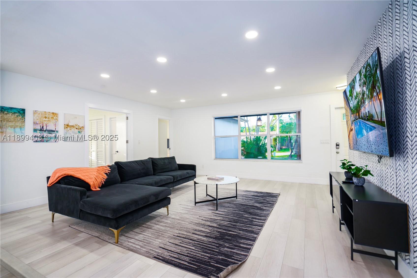 COUNTRY CLUB HOMES - Residential