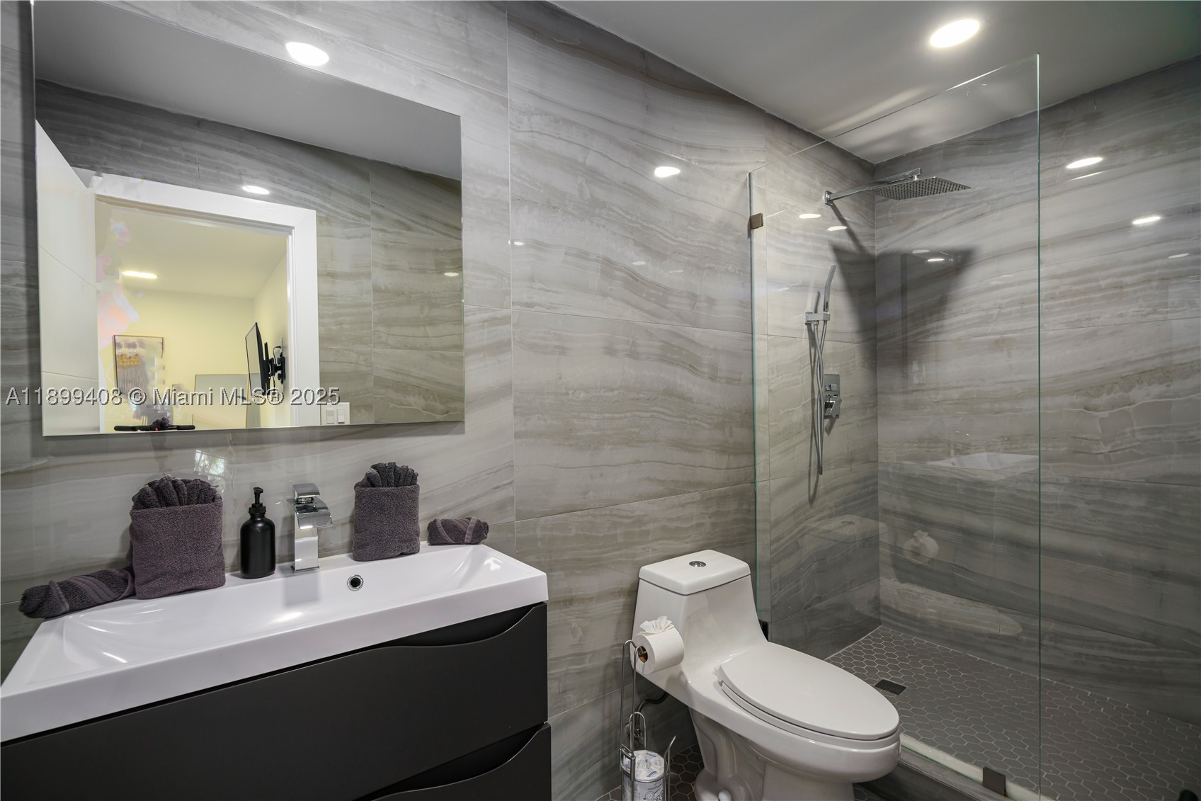 COUNTRY CLUB HOMES - Residential