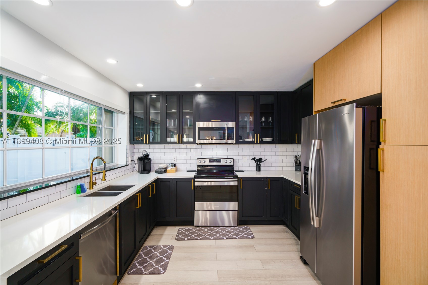 COUNTRY CLUB HOMES - Residential