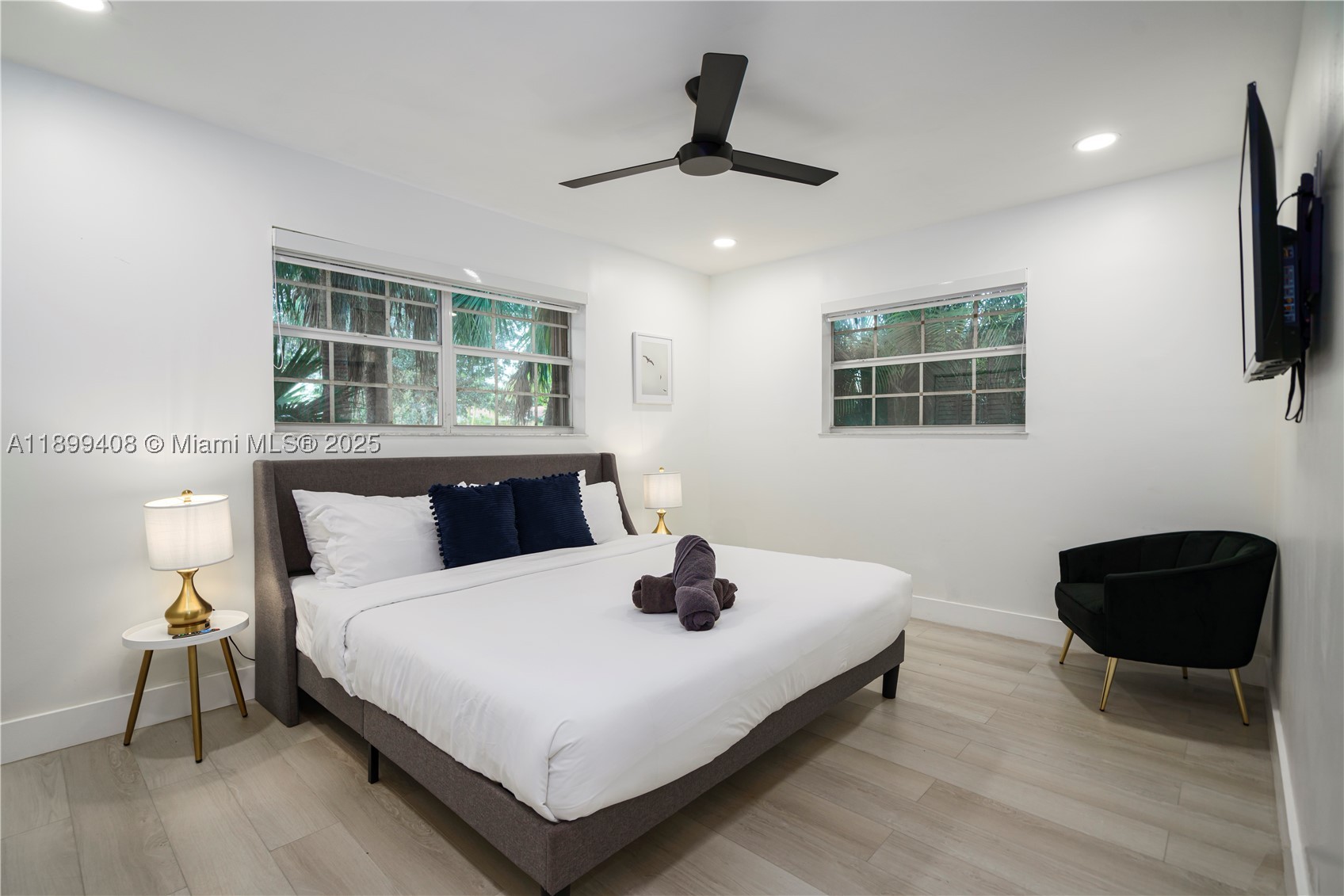 COUNTRY CLUB HOMES - Residential