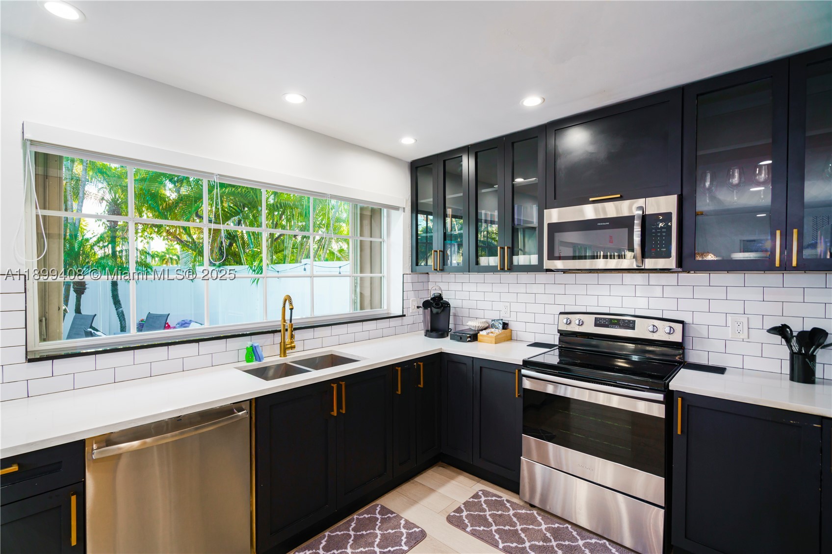 COUNTRY CLUB HOMES - Residential