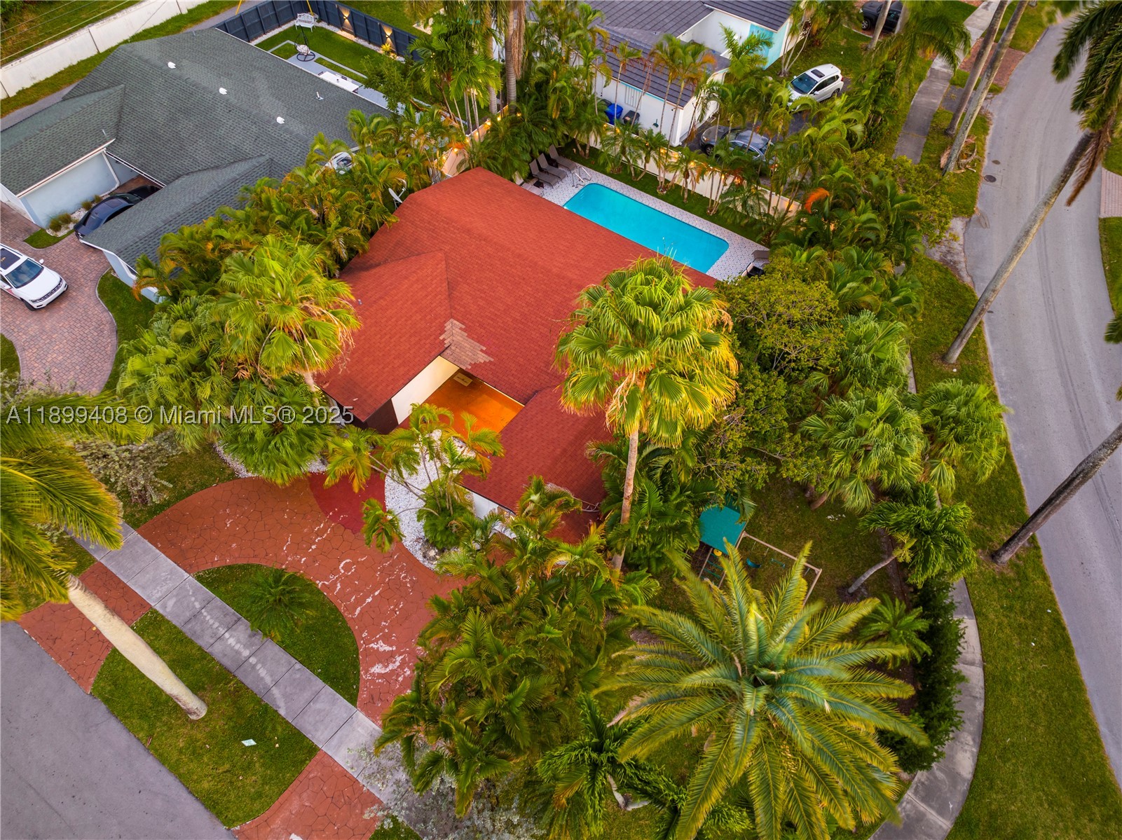 COUNTRY CLUB HOMES - Residential