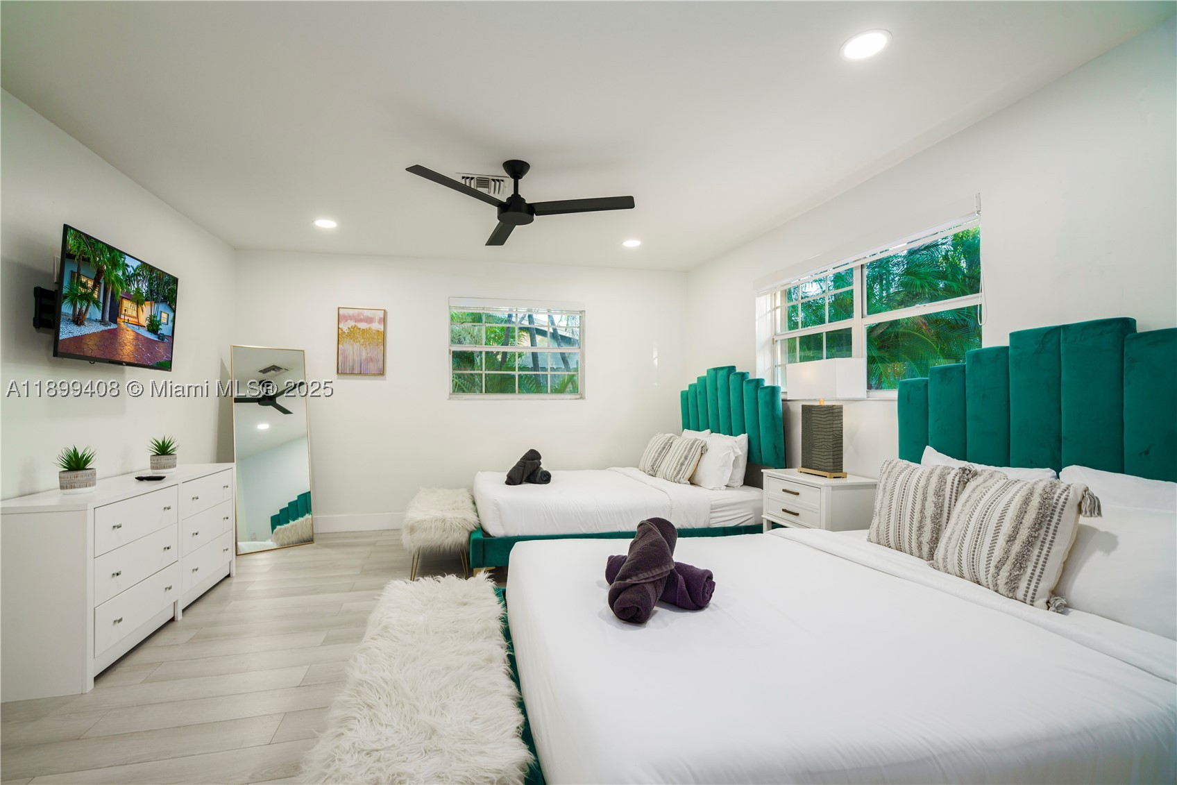 COUNTRY CLUB HOMES - Residential