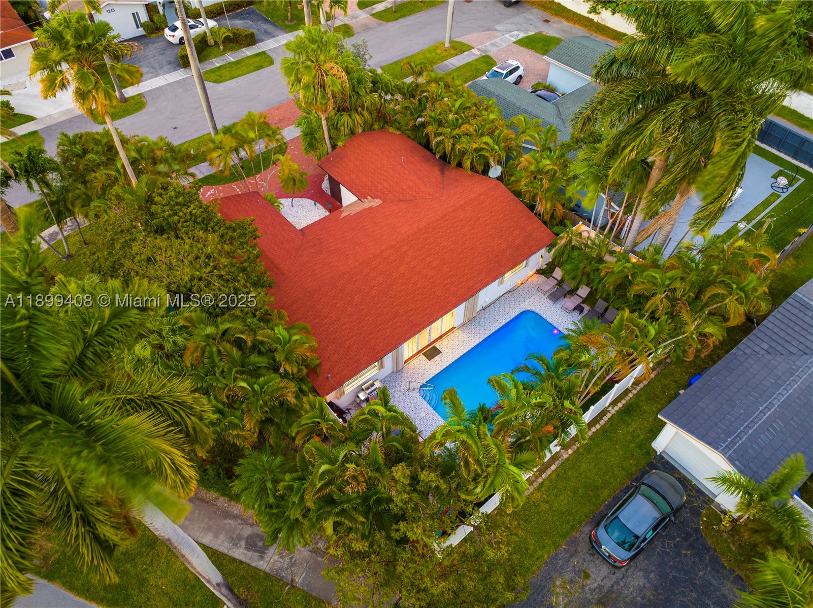 COUNTRY CLUB HOMES - Residential