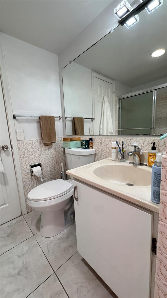 IMPERIAL TOWERS CONDO - Residential