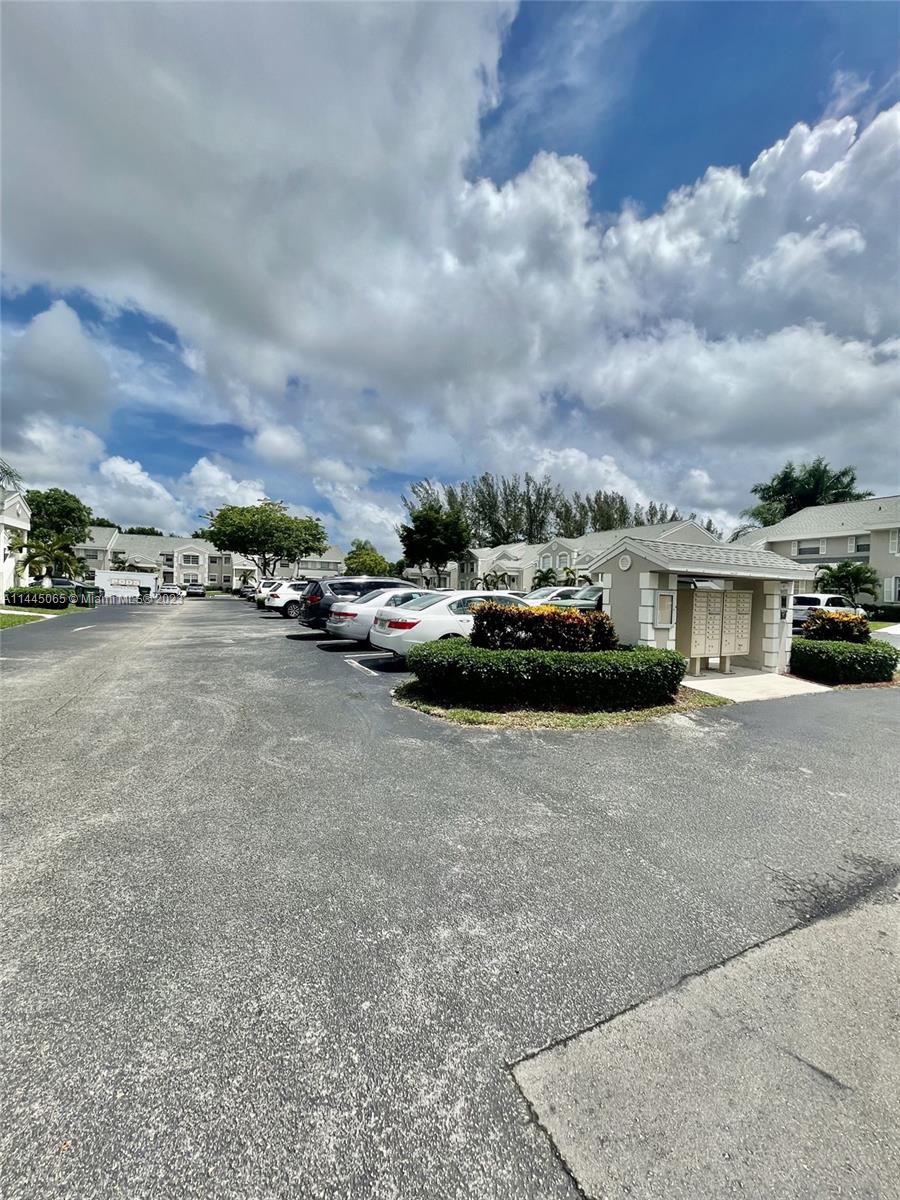KEYS GATE CONDO NO SIX - Residential