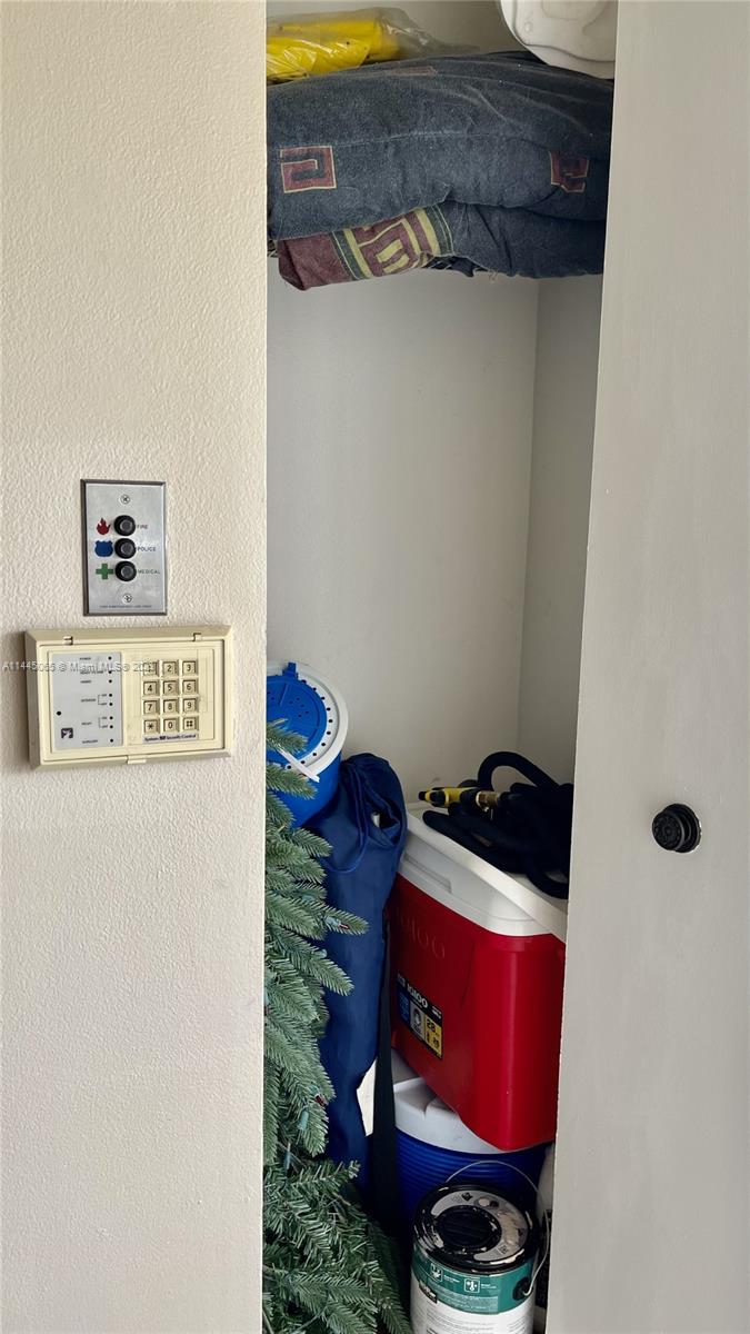 KEYS GATE CONDO NO SIX - Residential
