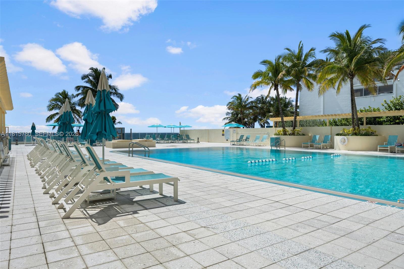 WAVE CONDOMINIMUM - Residential