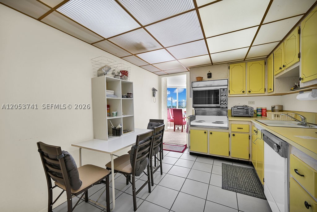 BURLEIGH HOUSE CONDO - Residential