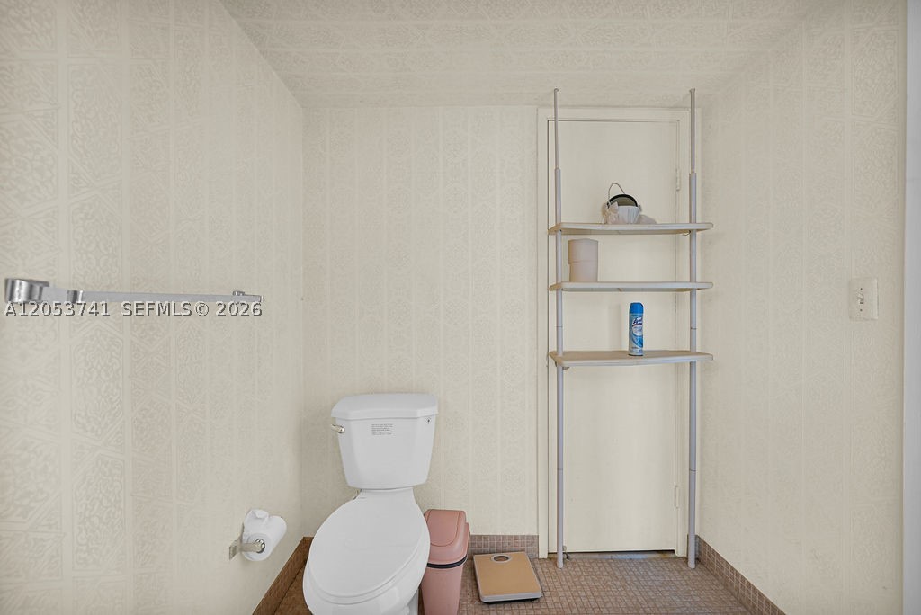 BURLEIGH HOUSE CONDO - Residential