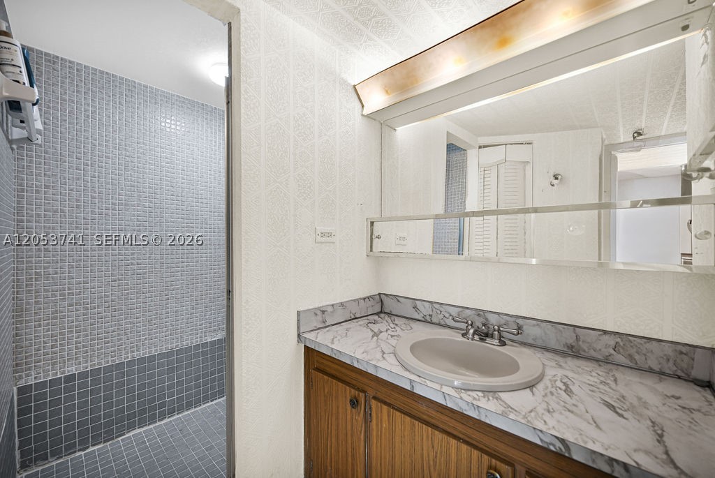 BURLEIGH HOUSE CONDO - Residential