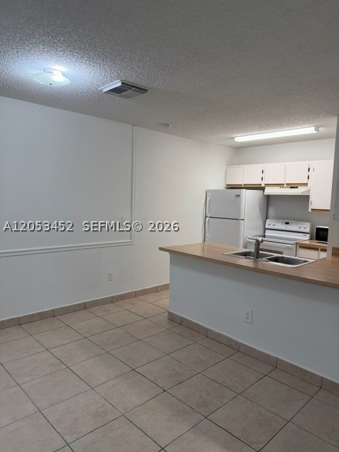 LA HACIENDA COUNTRY CLUB - Residential Lease