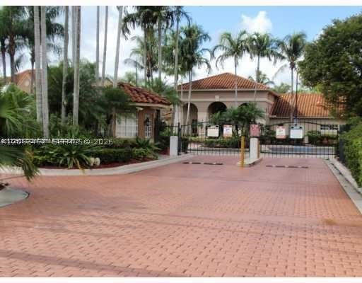 LA HACIENDA COUNTRY CLUB - Residential Lease