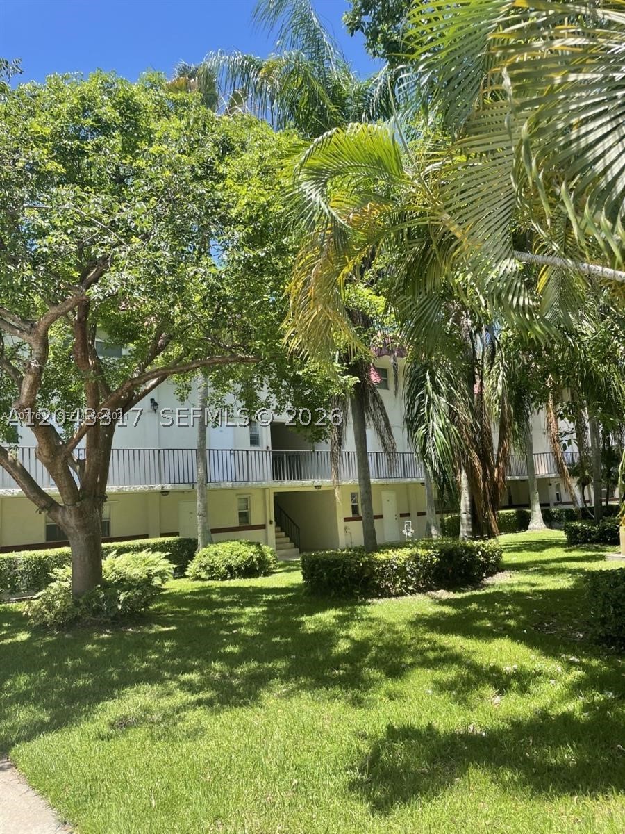 VILLAS OF PINECREST CONDO - Residential
