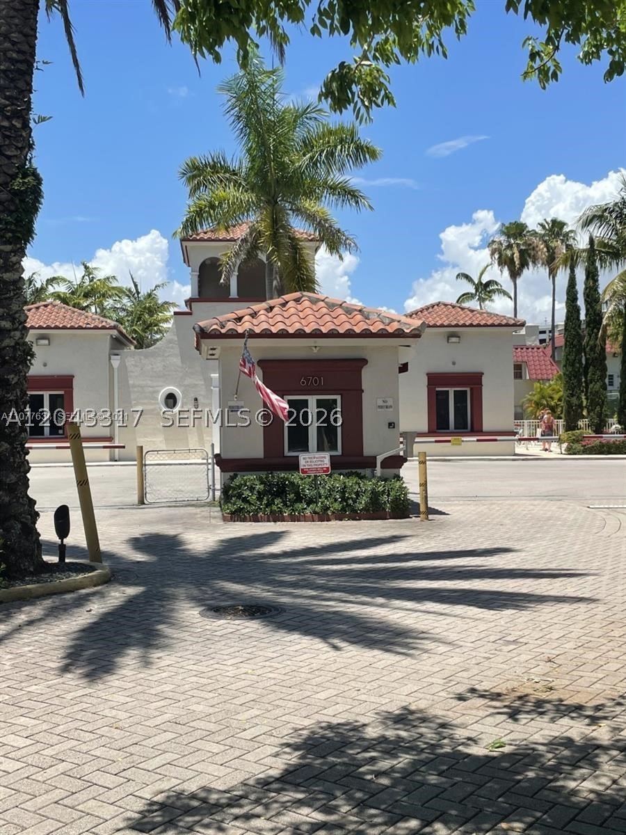 VILLAS OF PINECREST CONDO - Residential