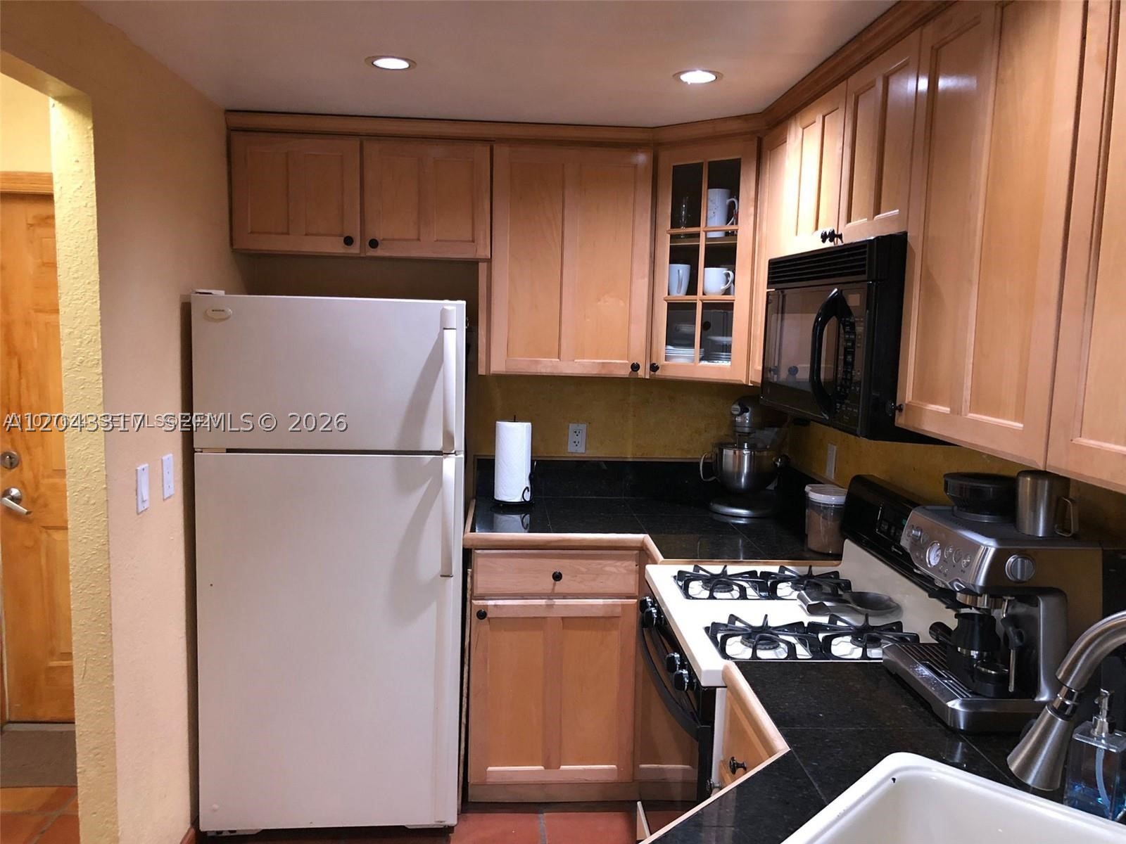 VILLAS OF PINECREST CONDO - Residential