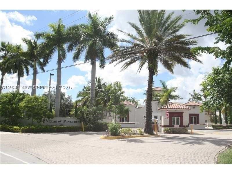 VILLAS OF PINECREST CONDO - Residential