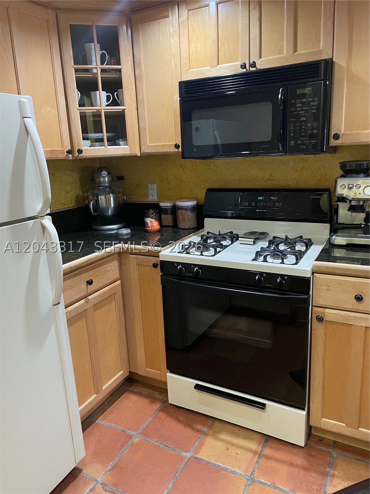 VILLAS OF PINECREST CONDO - Residential