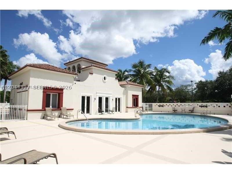 VILLAS OF PINECREST CONDO - Residential