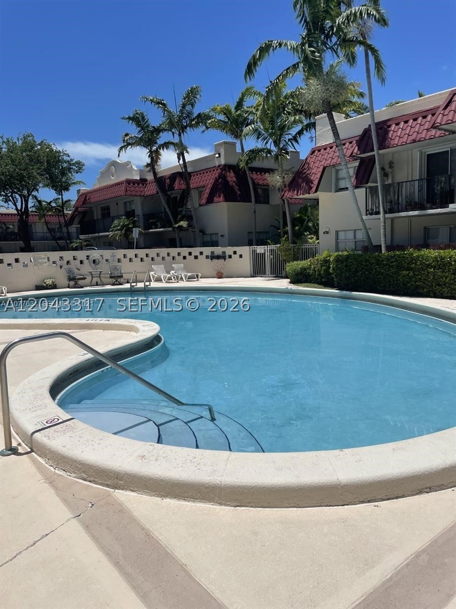 VILLAS OF PINECREST CONDO - Residential