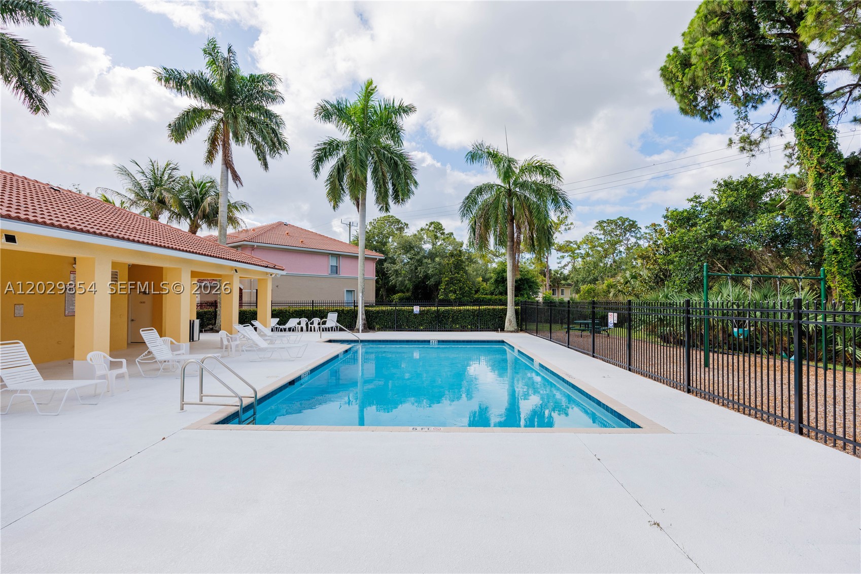 SEMINOLE PALMS - Residential