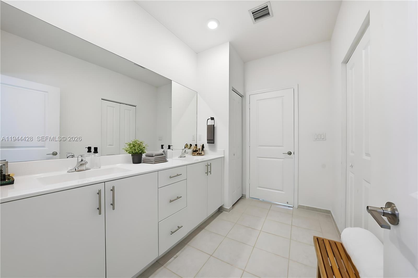 VALENCIA ACRES - Residential