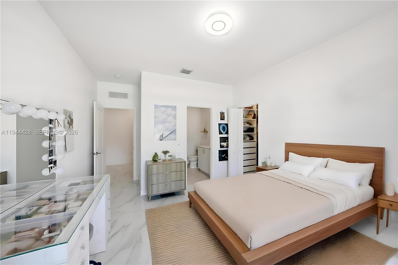 VALENCIA ACRES - Residential
