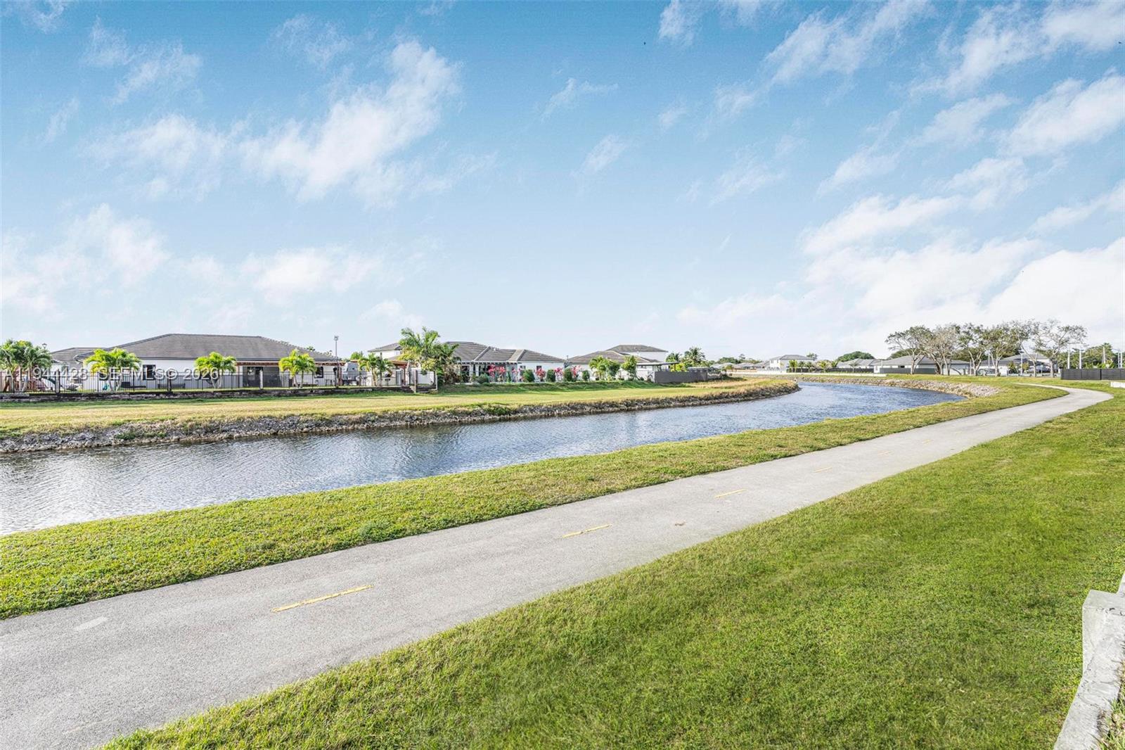 VALENCIA ACRES - Residential