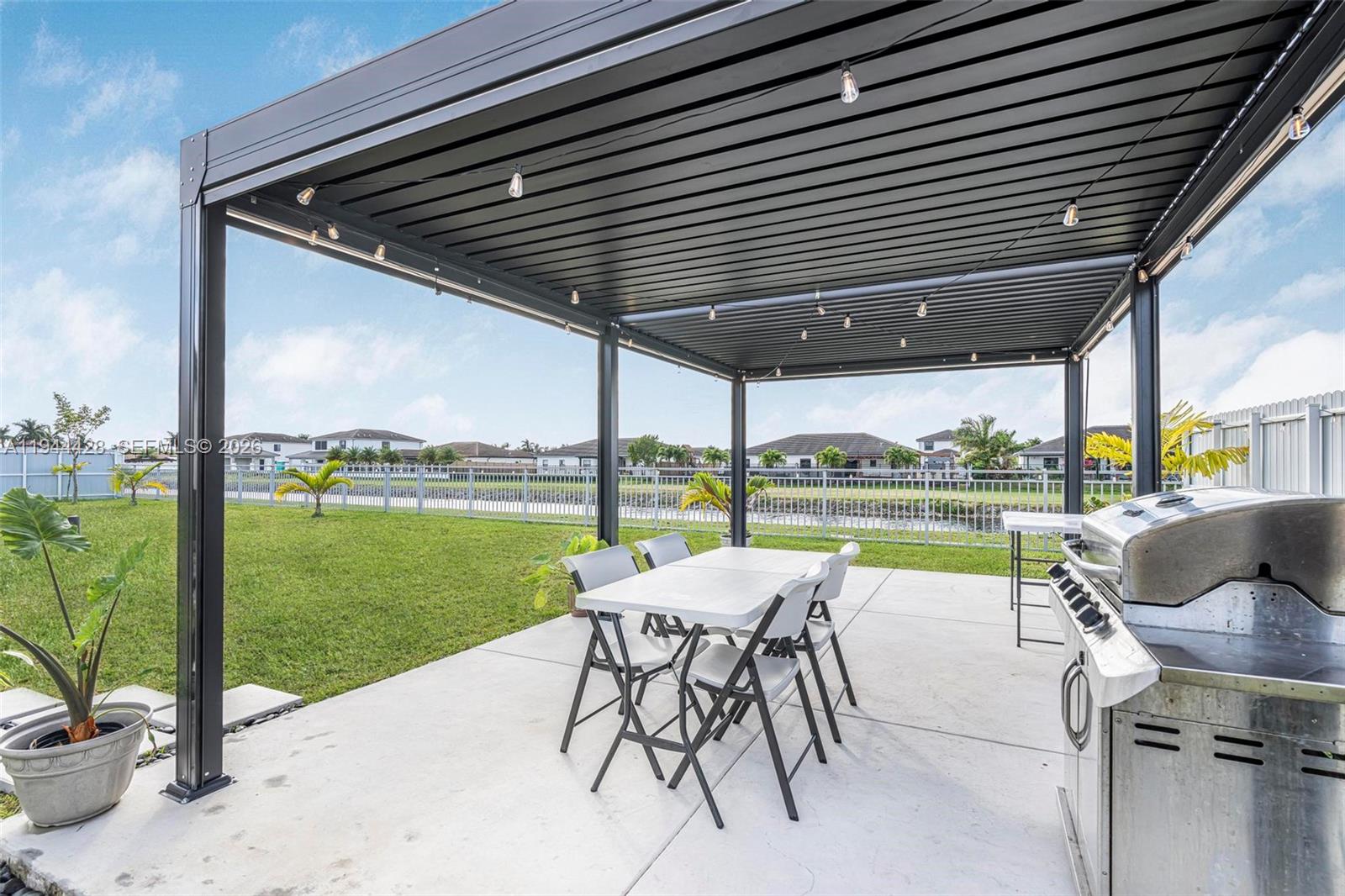 VALENCIA ACRES - Residential