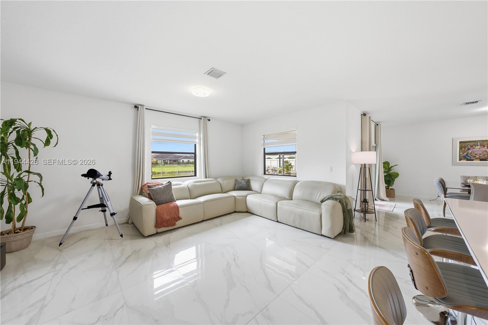 VALENCIA ACRES - Residential
