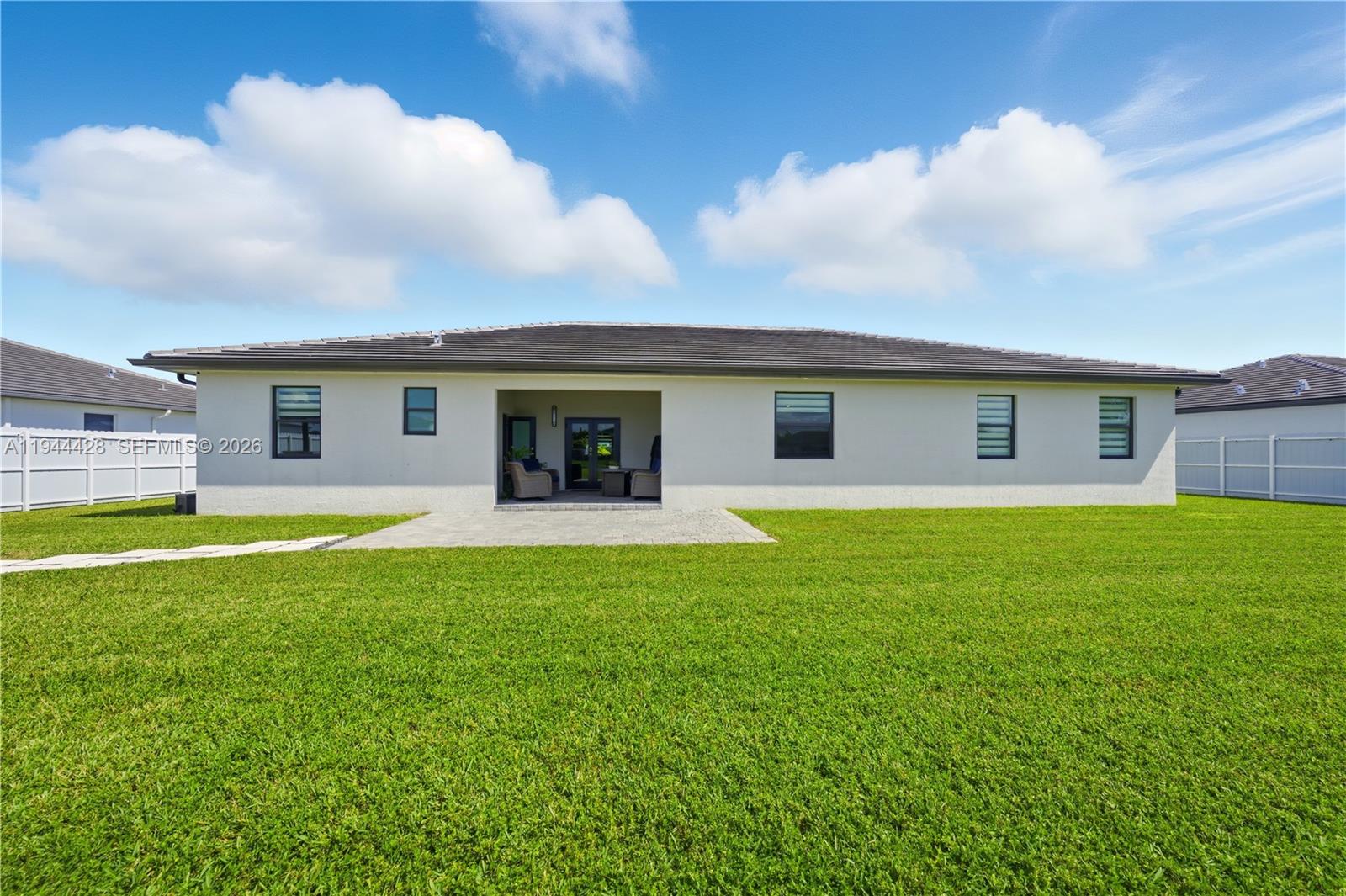 VALENCIA ACRES - Residential