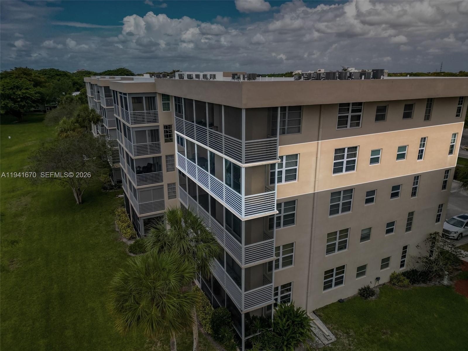NO 102 PALM-AIRE COUNTRY - Residential