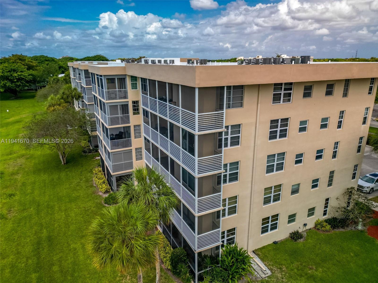 NO 102 PALM-AIRE COUNTRY - Residential