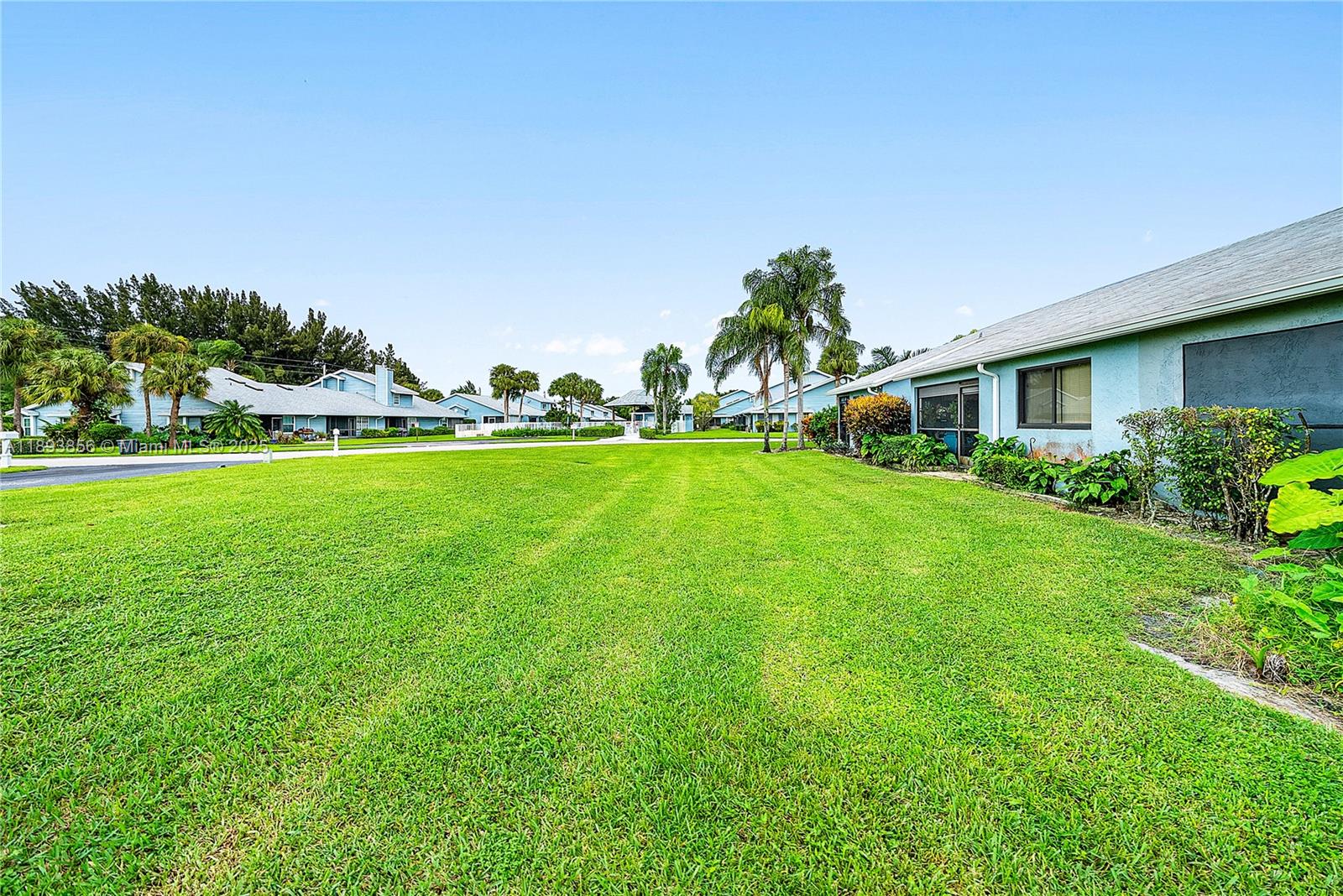 ISLAND CLUB - Residential