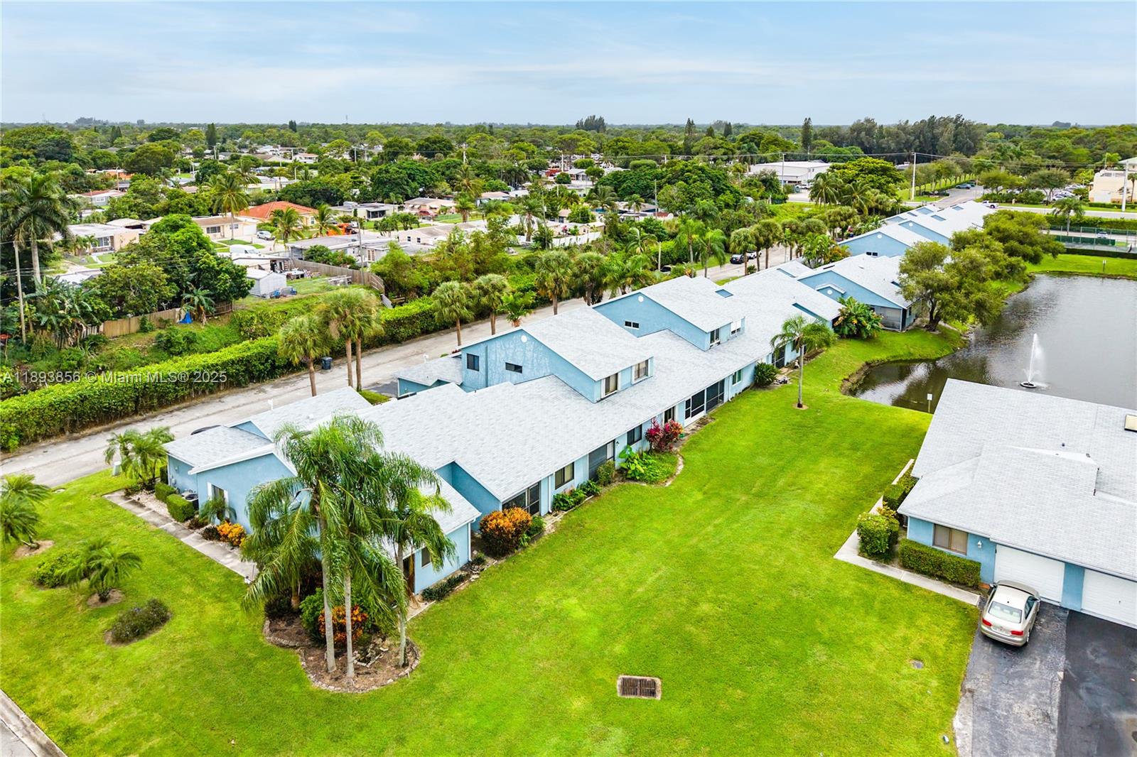 ISLAND CLUB - Residential