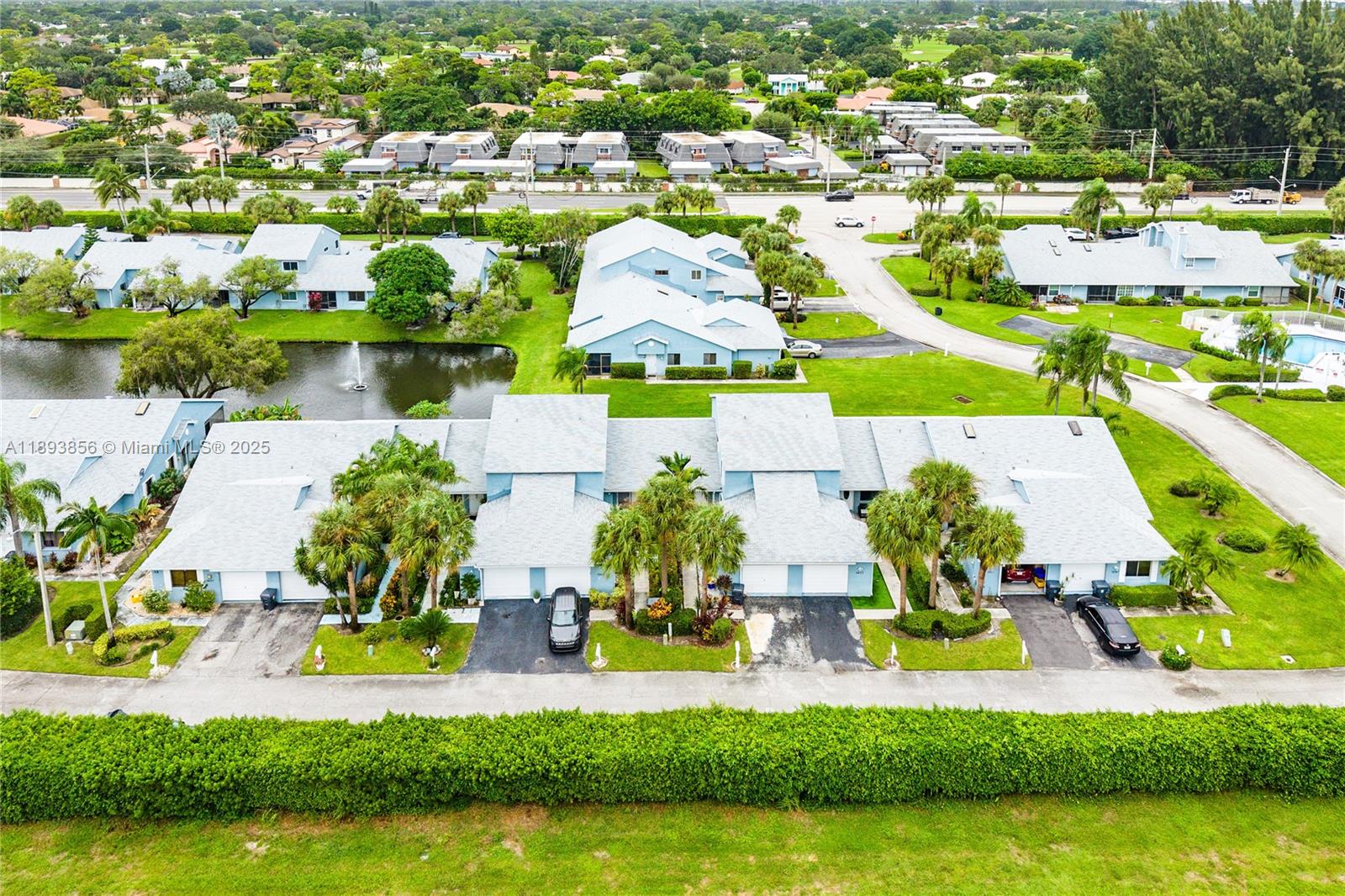 ISLAND CLUB - Residential