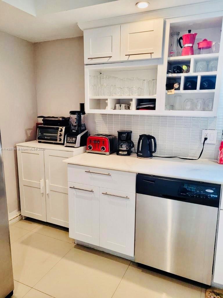 GOLDEN VIEW CONDO - Residential Lease