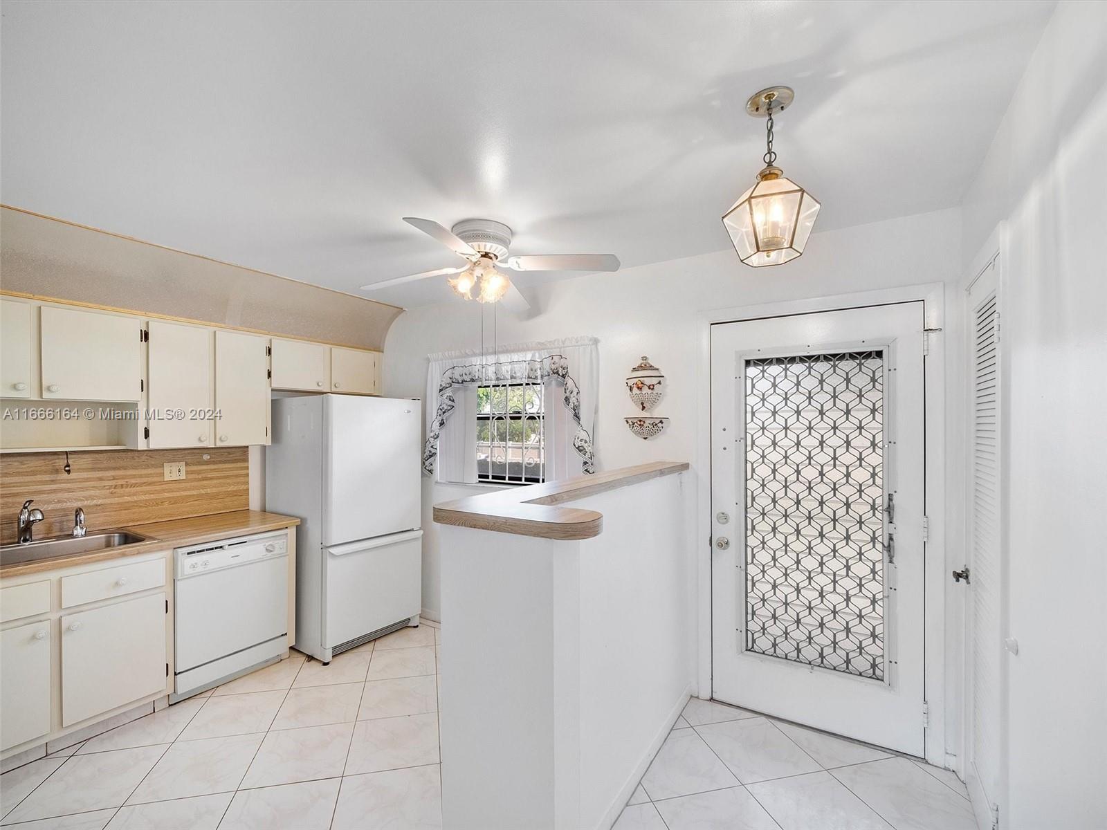 LAKES OF CARRIAGE HILLS - Residential