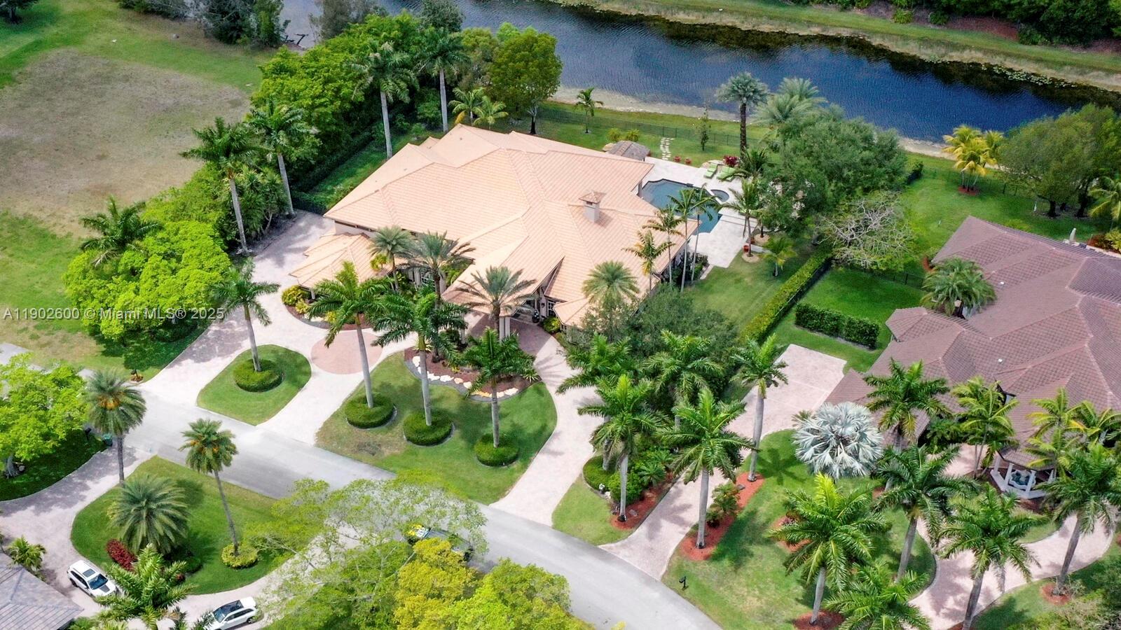 WINDMILL LAKE ESTATES - Residential