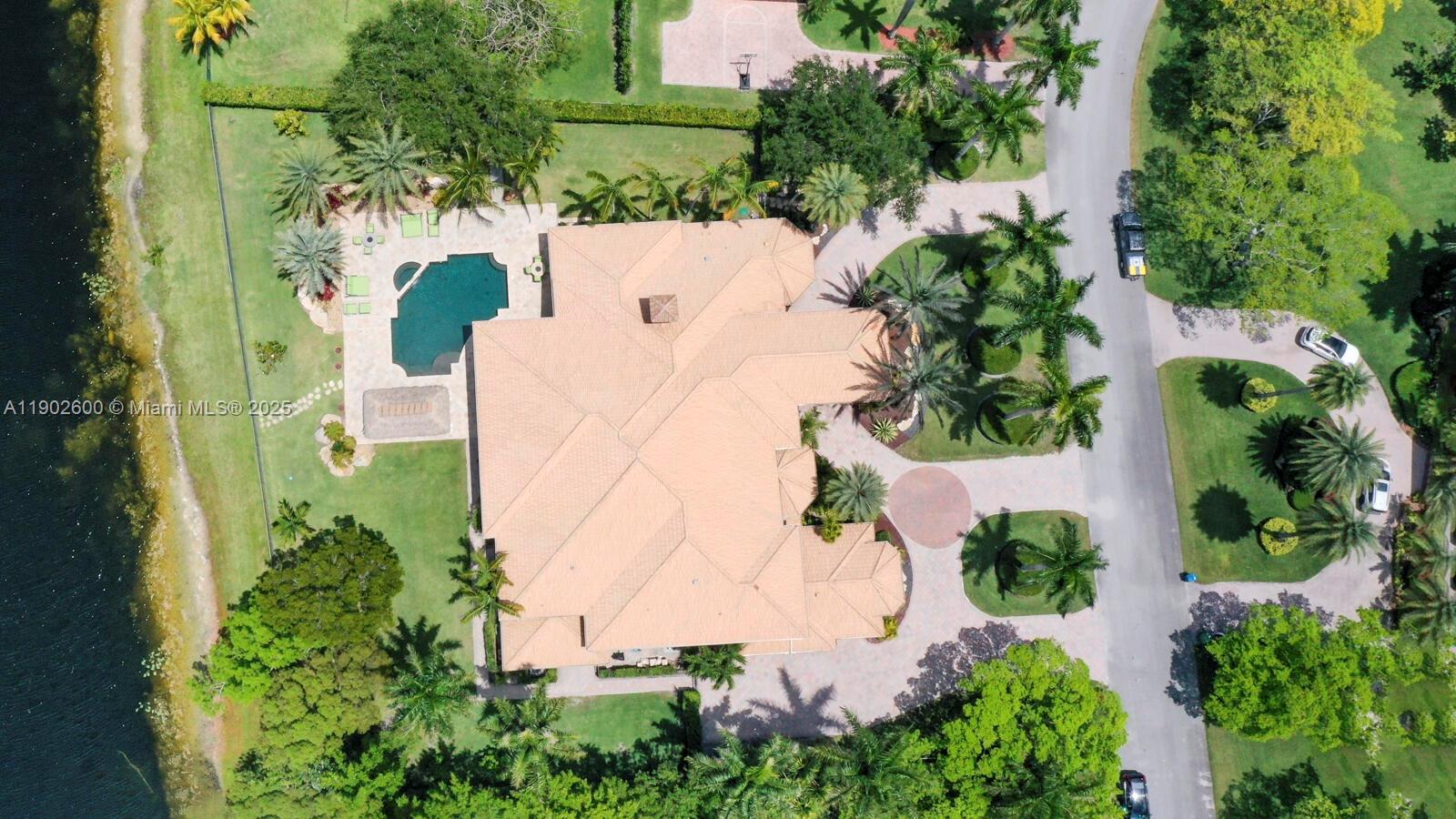 WINDMILL LAKE ESTATES - Residential
