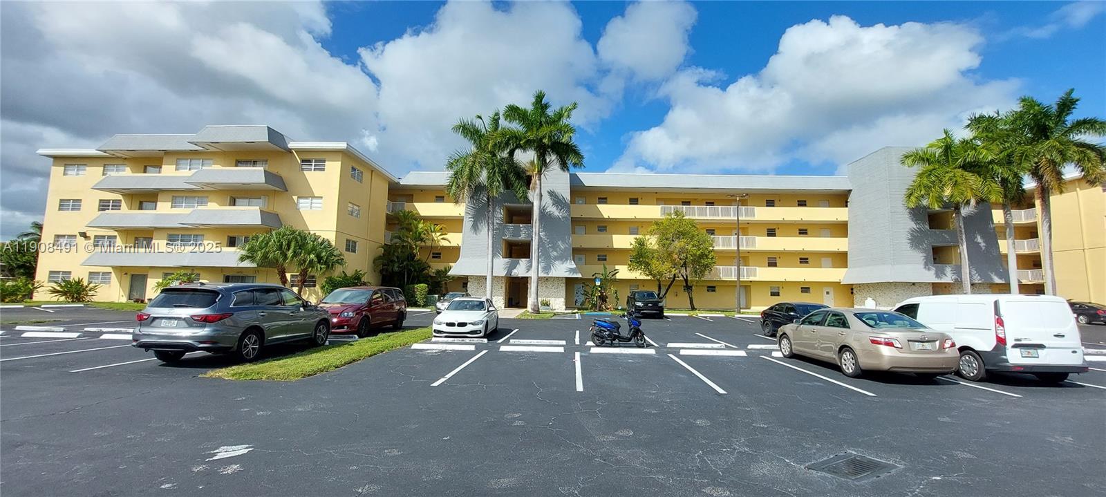 Beautiful 1 bedroom 1 bath remodeled with great views plenty of parking, stainless steel appliances, minutes from expressway and shopping