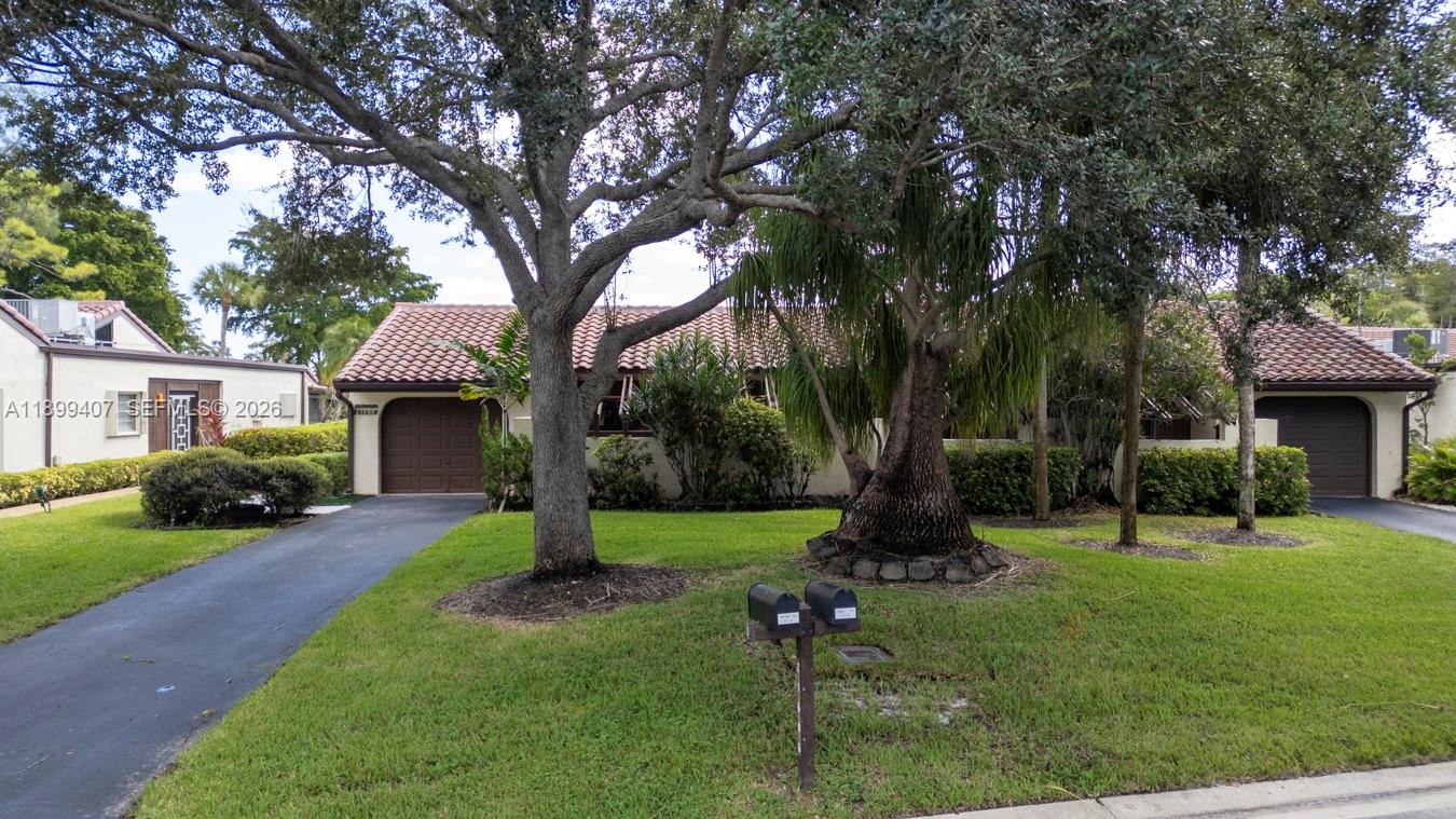 Enjoy a great Florida Lifestyle in this bright and spacious 3bed/2 bath corner villa located in an exclusive 55+ community. Golf membership is not mandatory, pet friendly. Relax in the large Florida Room overlooking the gorgeous lake and golf course. This villa has it all. Brand new  gourmet kitchen with exquisite quartz countertops and top of the line cabinets, brand new SS appliances, freshly painted, update bathrooms and no carpet. Skylights, high ceilings, lots of closet space, one car garage with private driveway. Community features clubhouse with pool and card room, well manicured landscape. Close to shopping, restaurants, highways, beach. HOA covers landscaping, new roof (2023), exterior painting, pest control, Guard gate, basic cable, internet, pool club house, common areas.