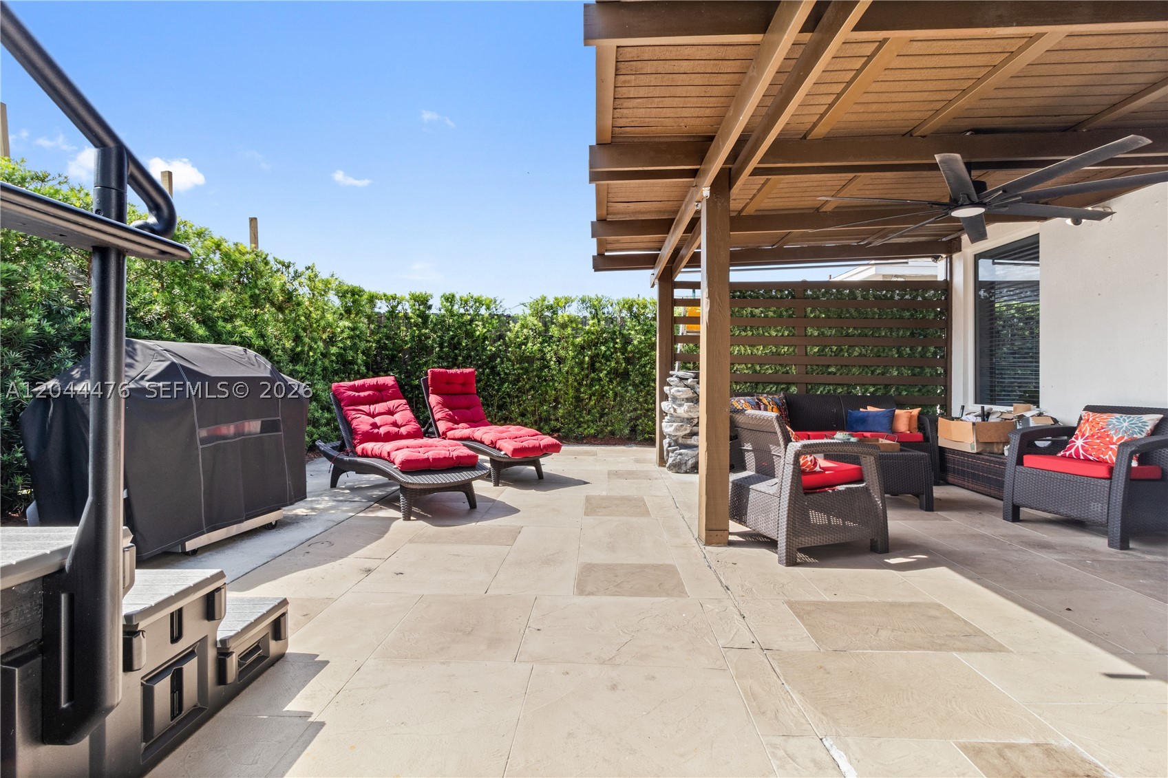 BAY GARDENS - Residential
