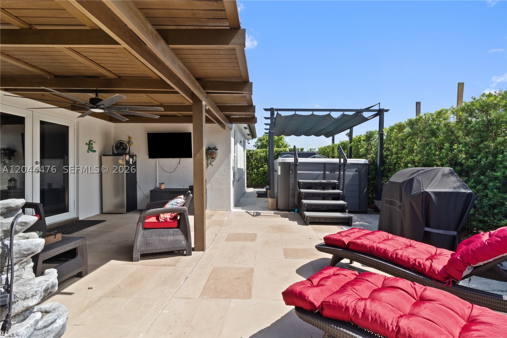 BAY GARDENS - Residential