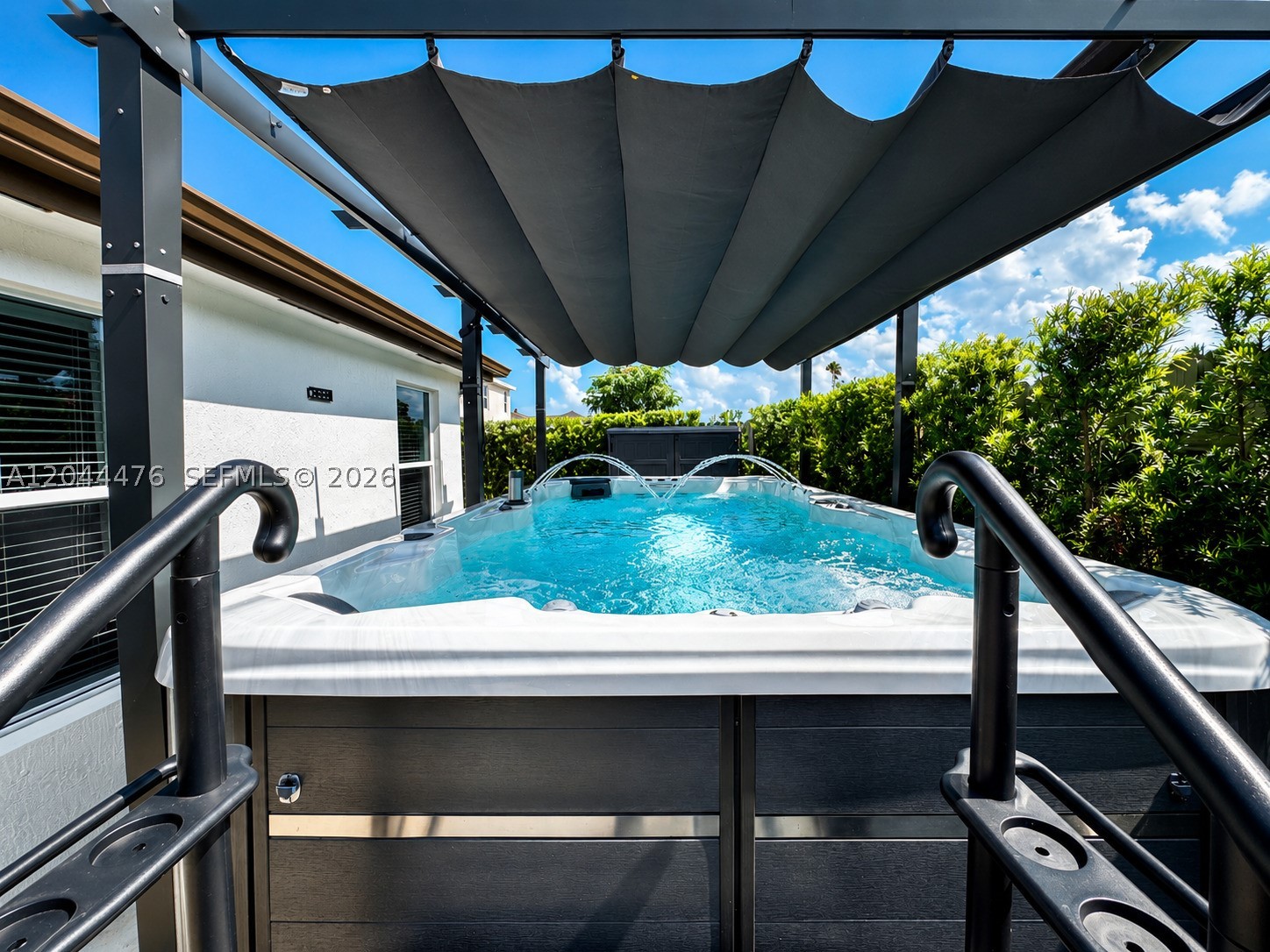 BAY GARDENS - Residential