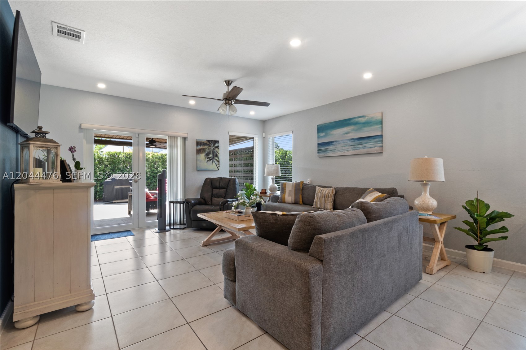 BAY GARDENS - Residential