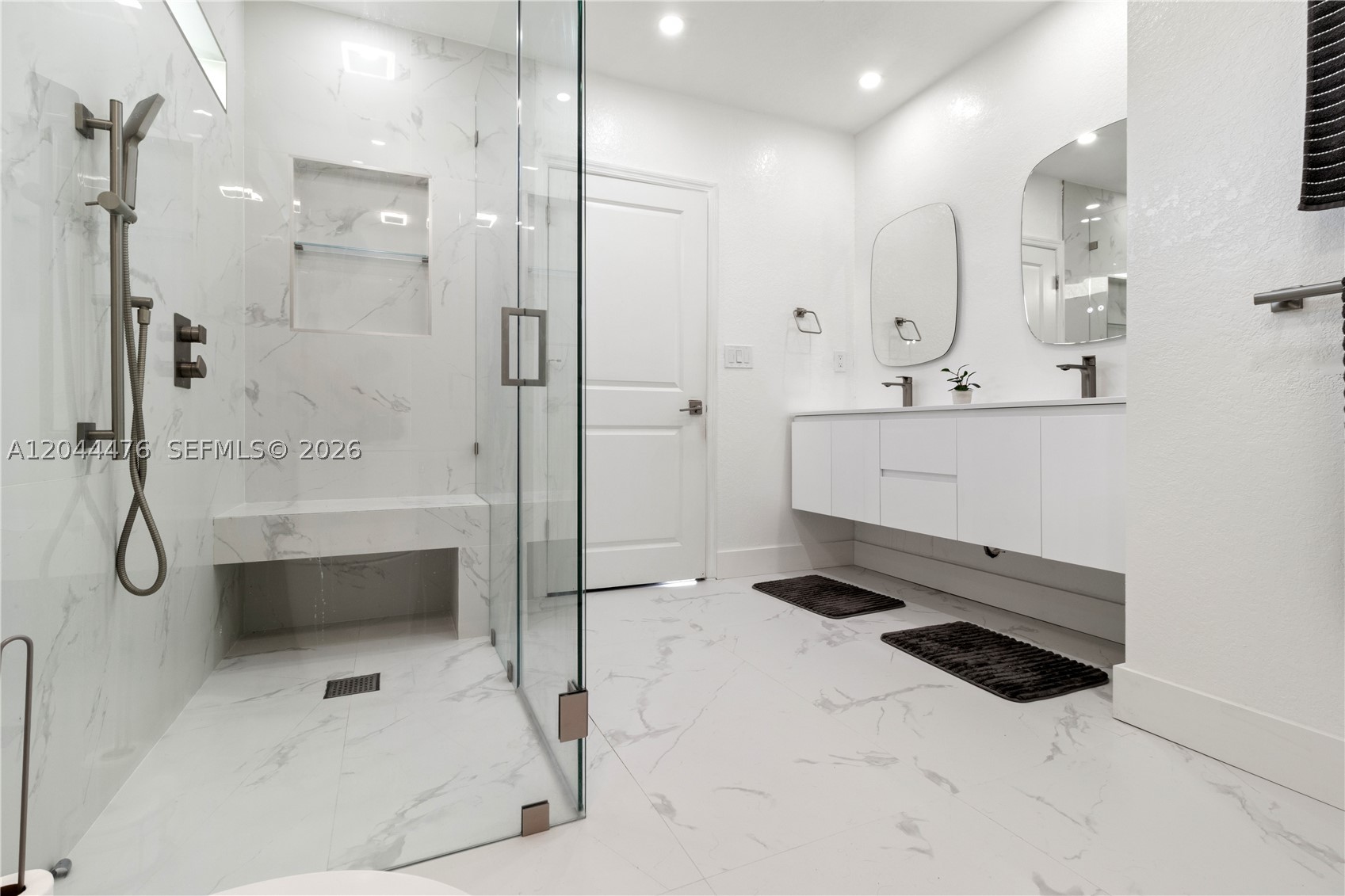 BAY GARDENS - Residential
