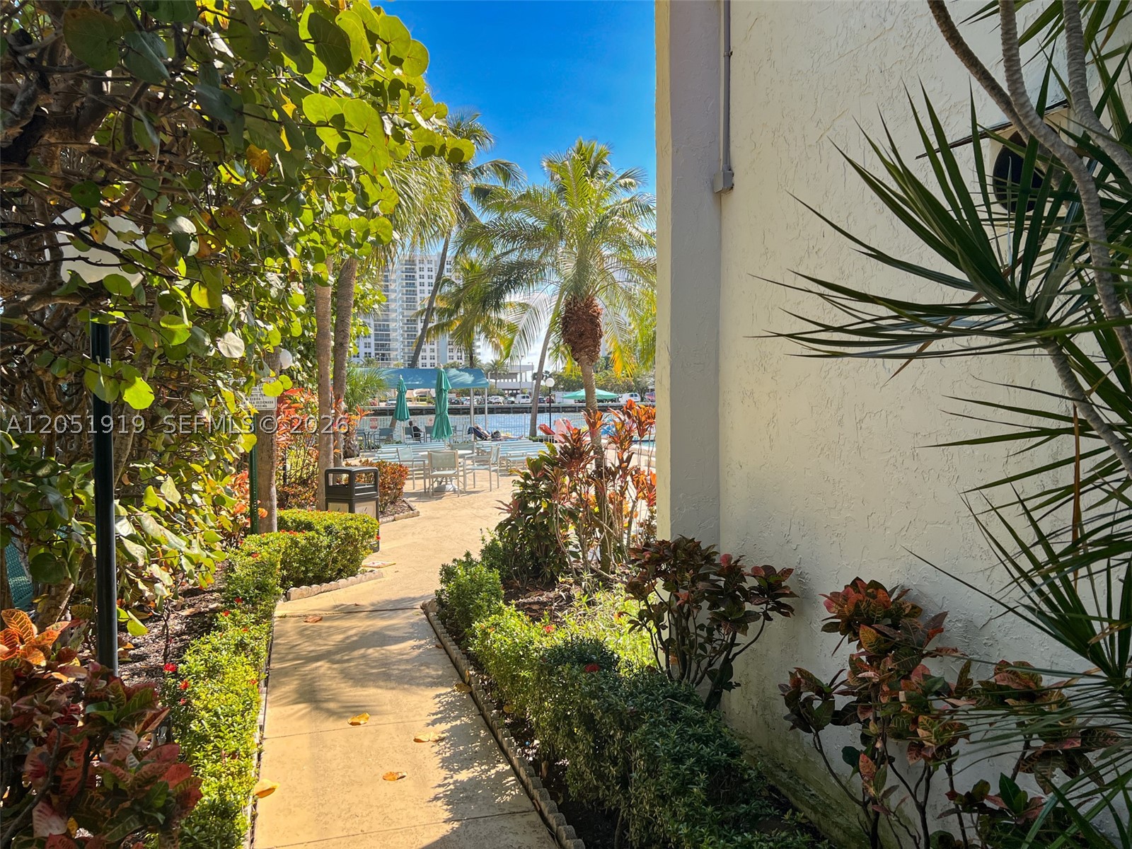 OCEANVIEW PARK CONDO - Residential Lease